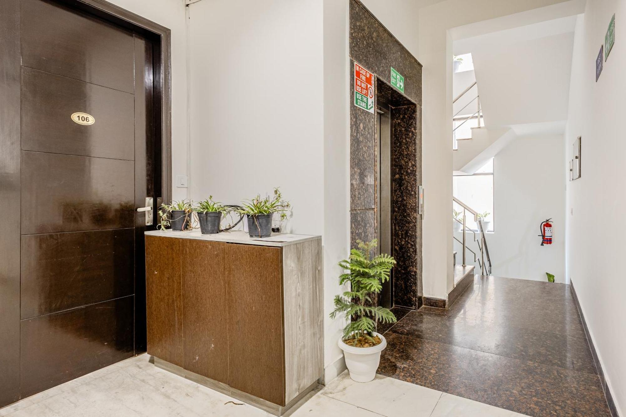 Lime Tree Service Apartment Golf Course Road, Ґурґаон Екстер'єр фото